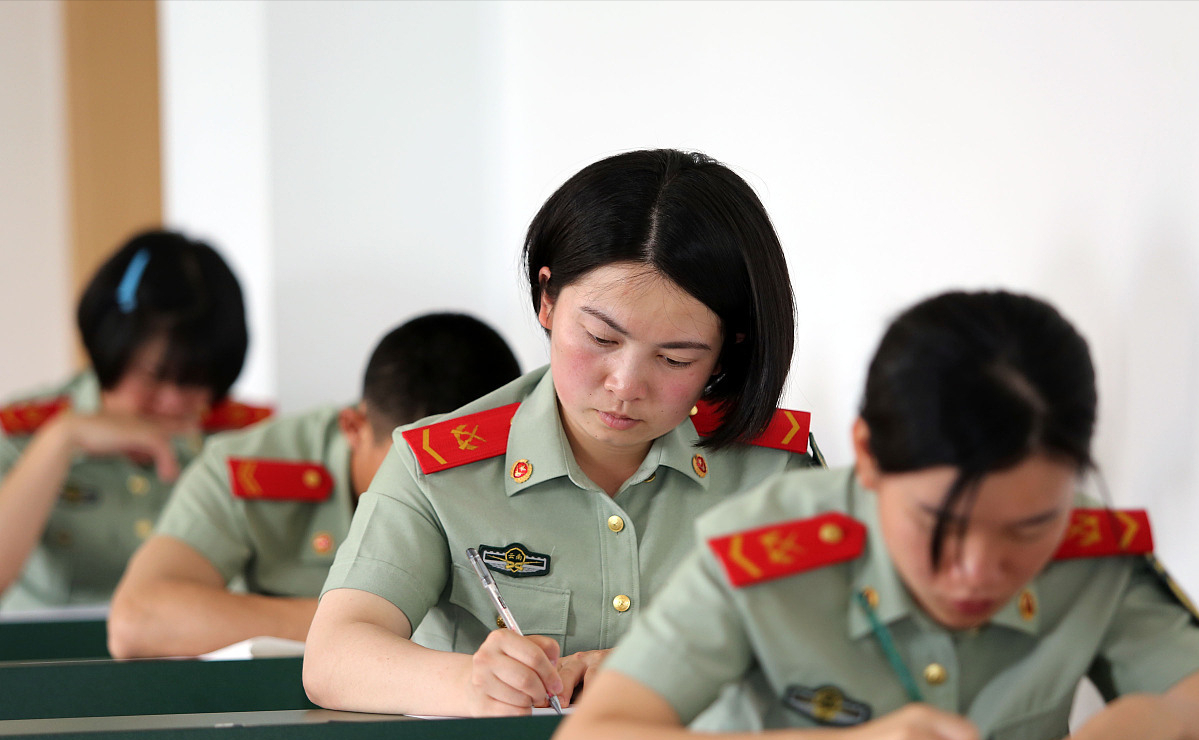 大学期间当兵，转士官之后有4种办法取得大学文凭，望周知