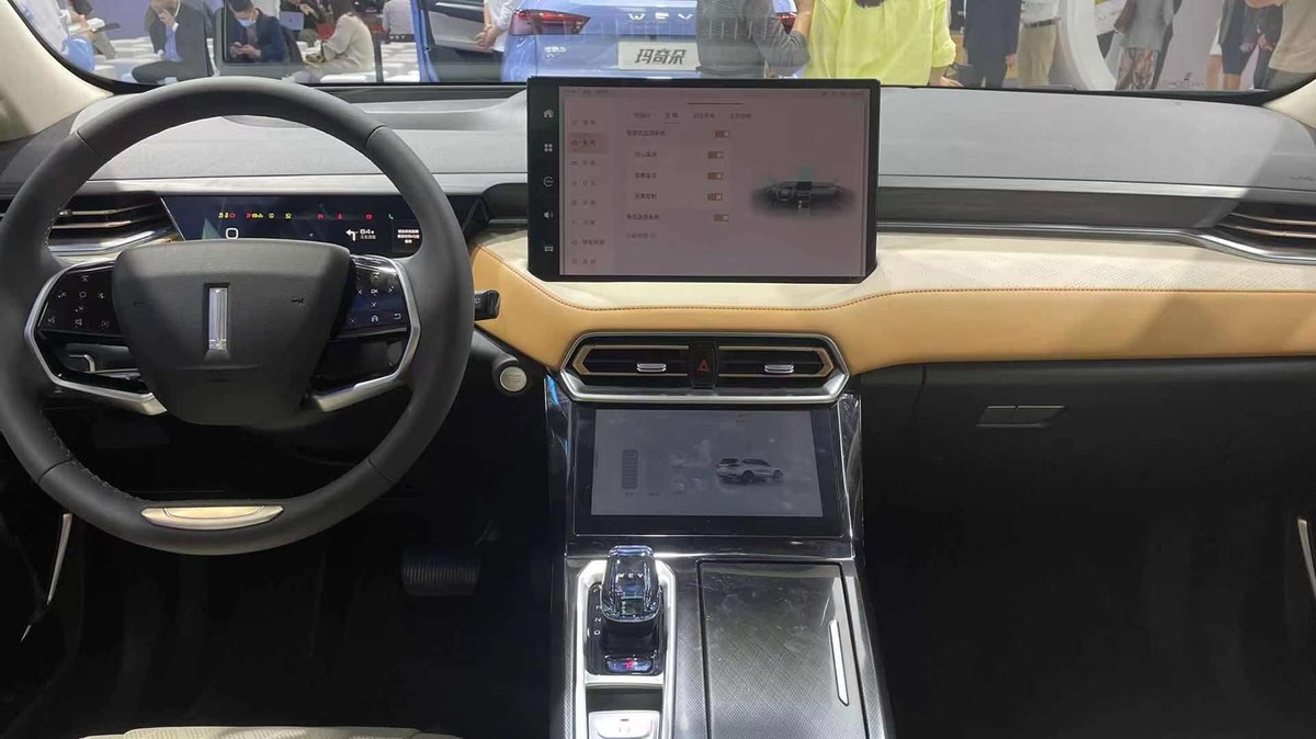 4.9L+530N.m！WEY拿铁首秀：搭同级唯一智能电磁悬架