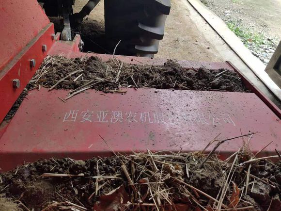 11萬(wàn)3買(mǎi)的二手2004拖拉機(jī)，還帶著2臺(tái)機(jī)具，村里人都說(shuō)值