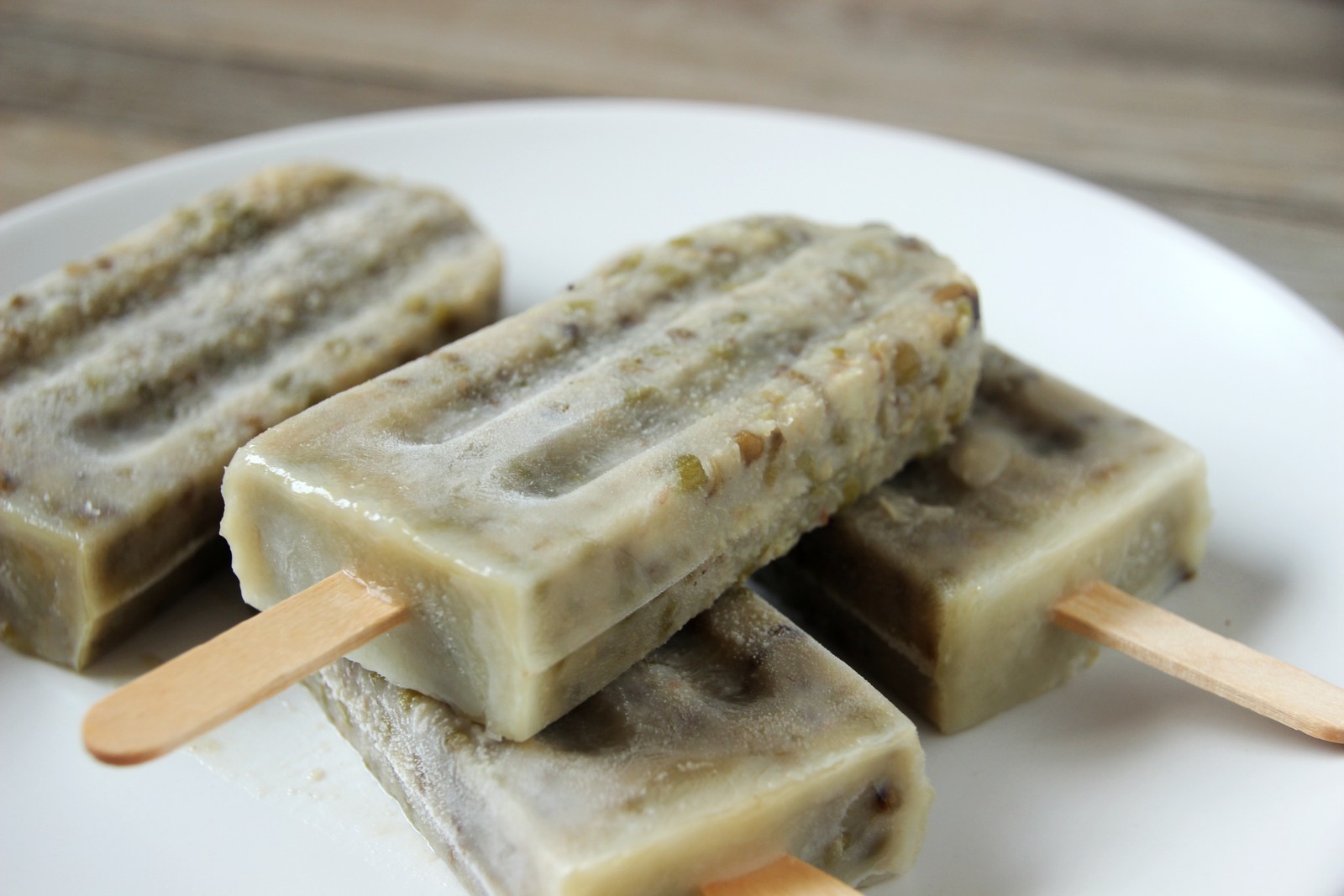 绿豆冰棒的做法(自制绿豆冰棍冰凉爽口美味)