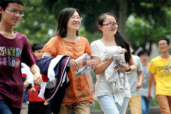 为何高考可以提前30分钟交卷？班主任道破玄机，学渣茅塞顿开