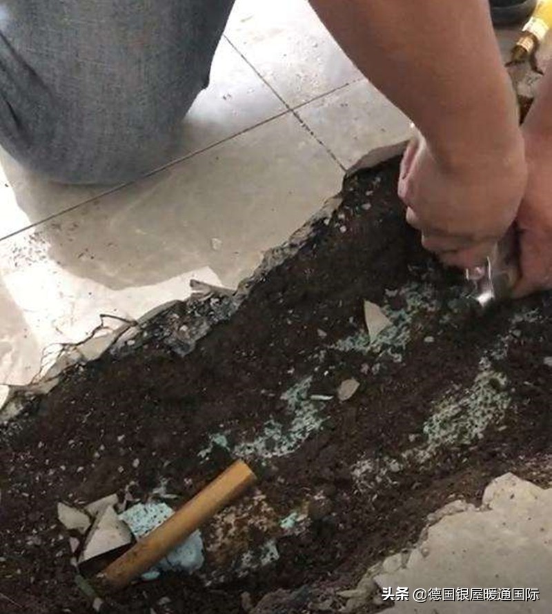 暖气片影响装修效果，地暖抬高地面，墙裙式暖气片和装饰融为一体