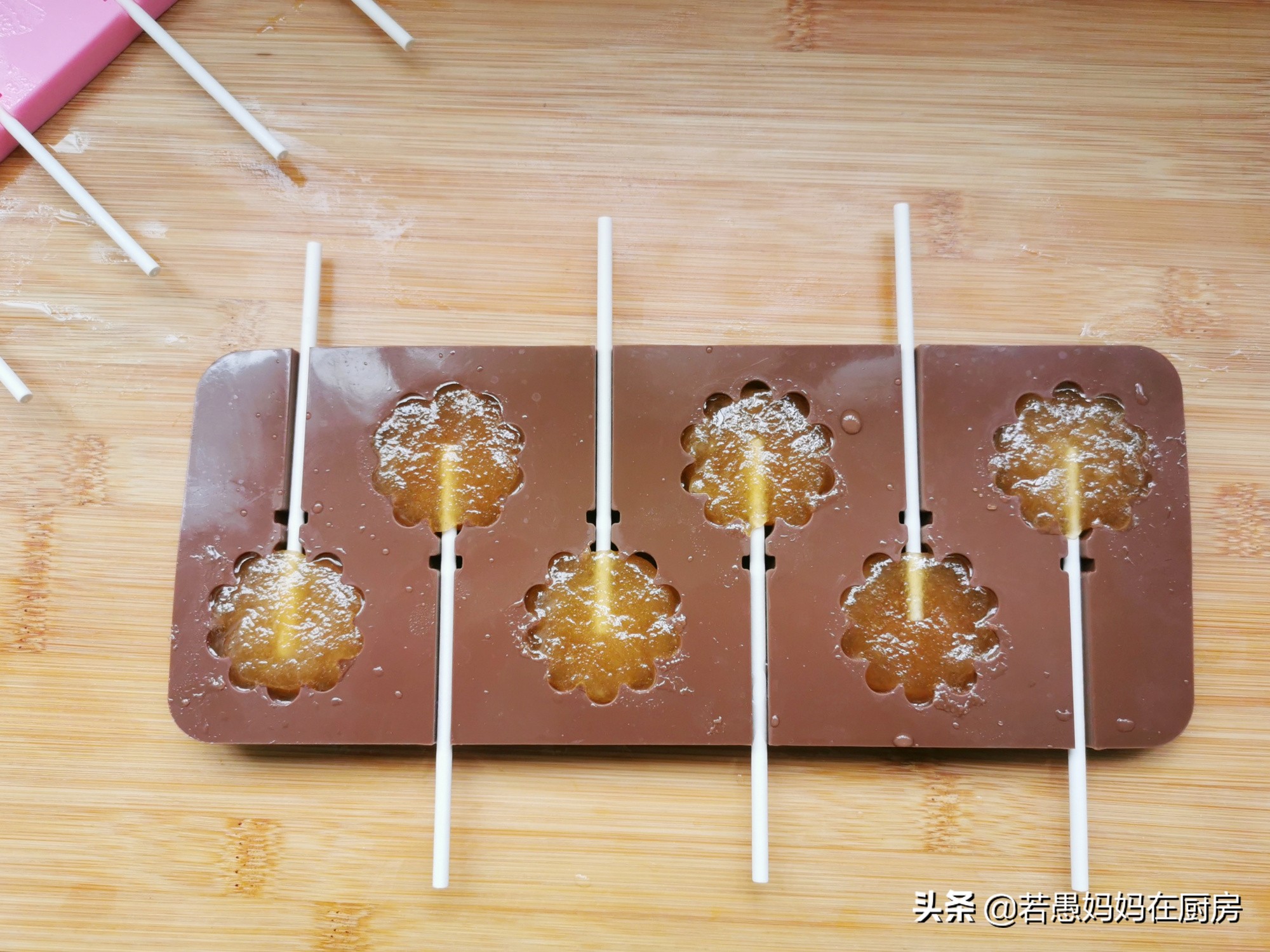 自制冰糖雪梨棒棒糖，只需两种食材，零添加更健康，孩子放心吃