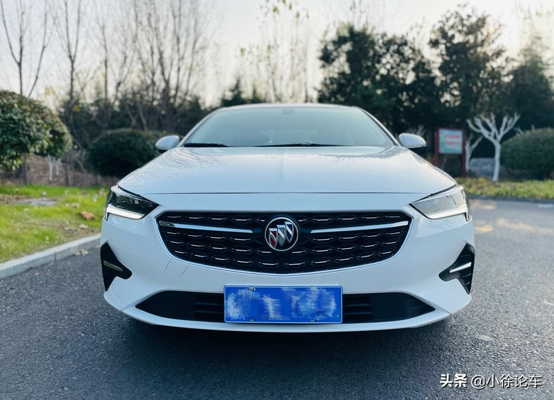 毕业三年攒了十几万，想买一辆颜值高的轿车，别克君威怎么样？