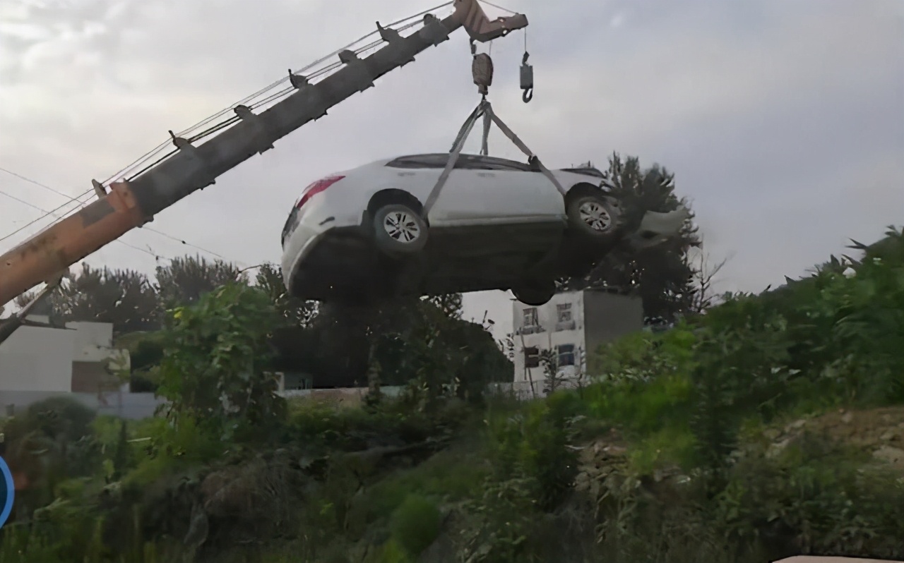 “包片干部凌晨带队拆迁被撞身亡案”宣判，撞人者一审被判12年，遭强拆者起诉区政府强拆违法胜诉