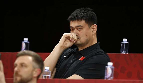 nba哪些球队外场可以看球(NBA中国赛如期开战，上海球馆外一片狼藉！创篮球史上最大尴尬)