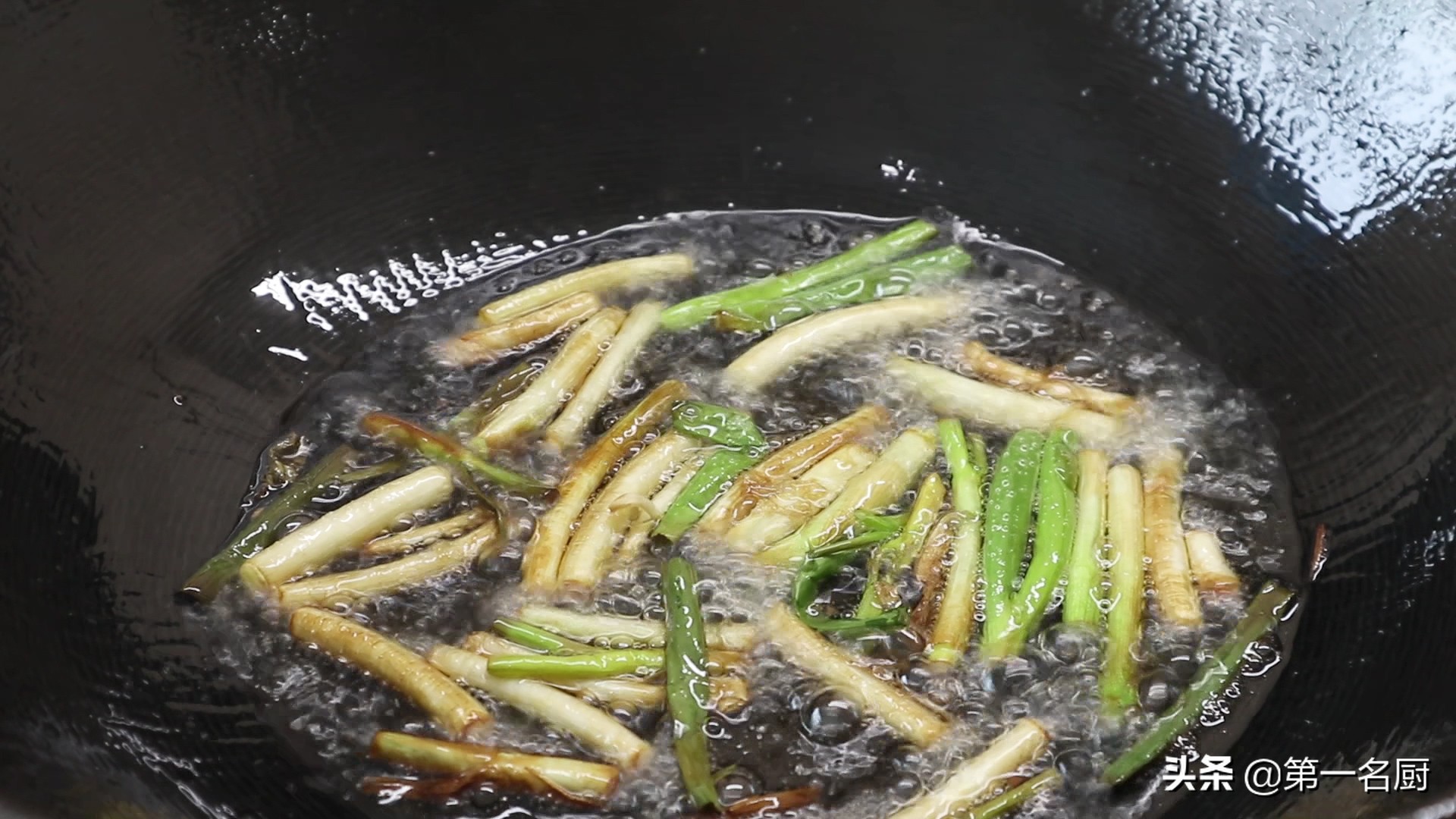 蔥油拌面,蔥油拌面的家常做法簡單