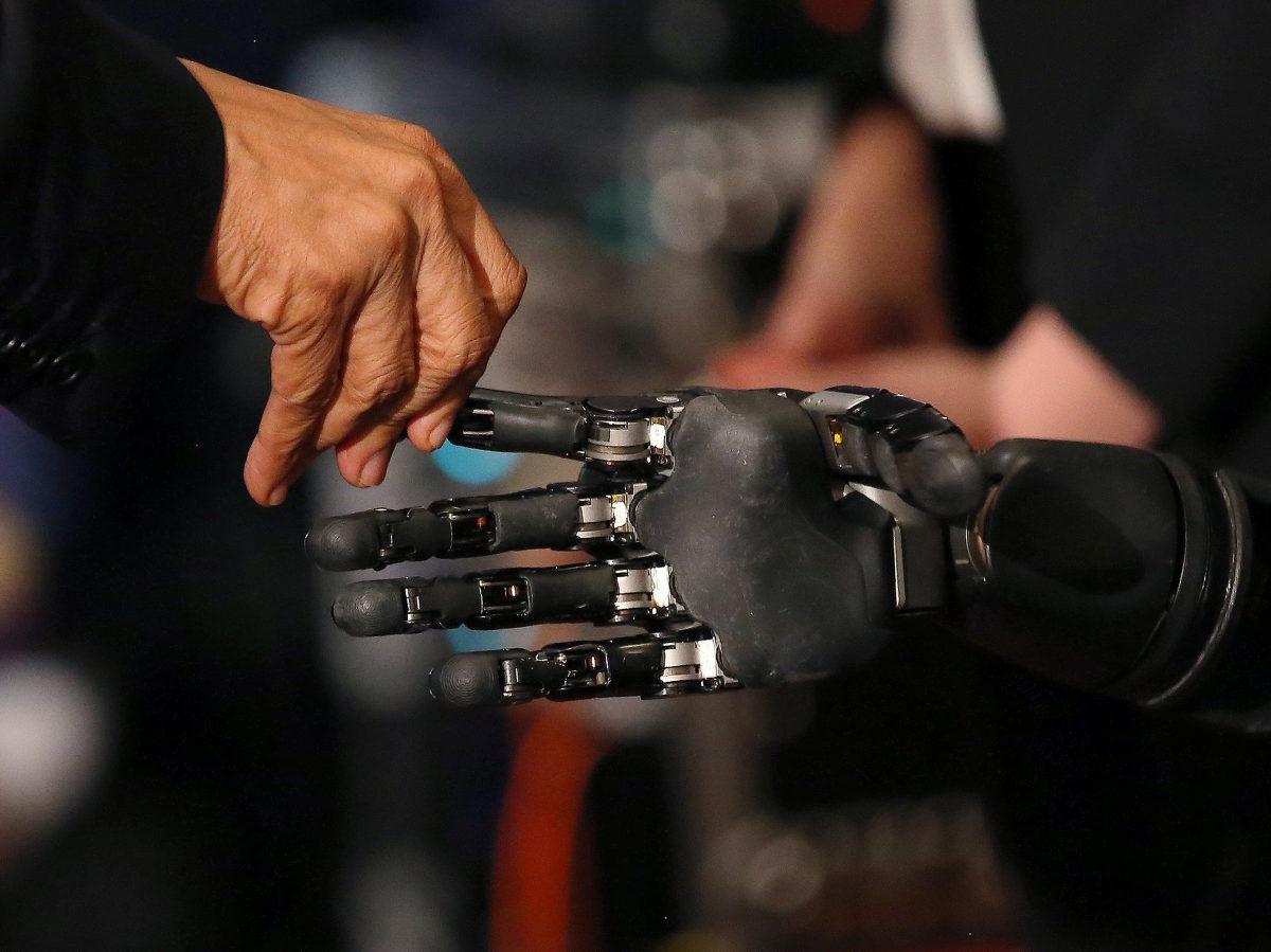 ר�Ҷش٣�Ӧ��Ϊ�����˿�����ʵ�����޴������������¶���