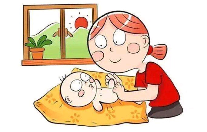 轻轻点按宝宝肛门