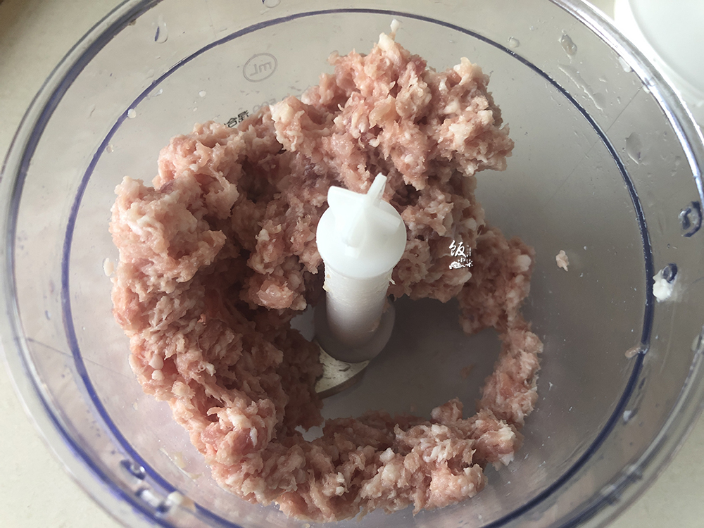 包馄饨时，学会这样调馅，多加这碗水，馄饨鲜美多汁，没肉腥味