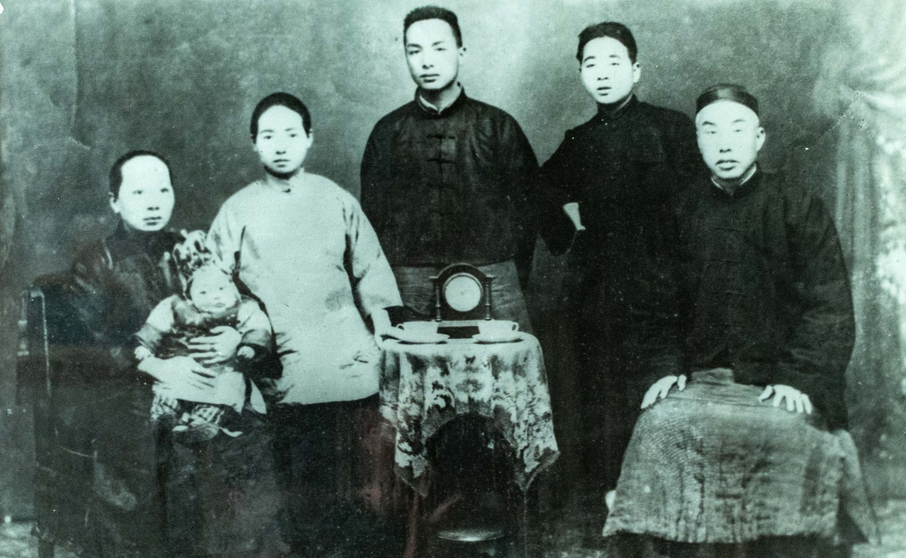 十大元帅32岁在干什么：林彪在苏联度假泡温泉，朱德在四川缴费