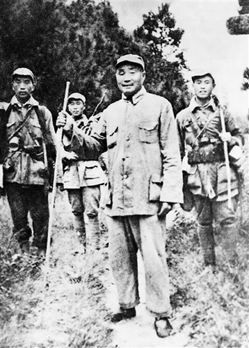 十大元帅32岁在干什么：林彪在苏联度假泡温泉，朱德在四川缴费