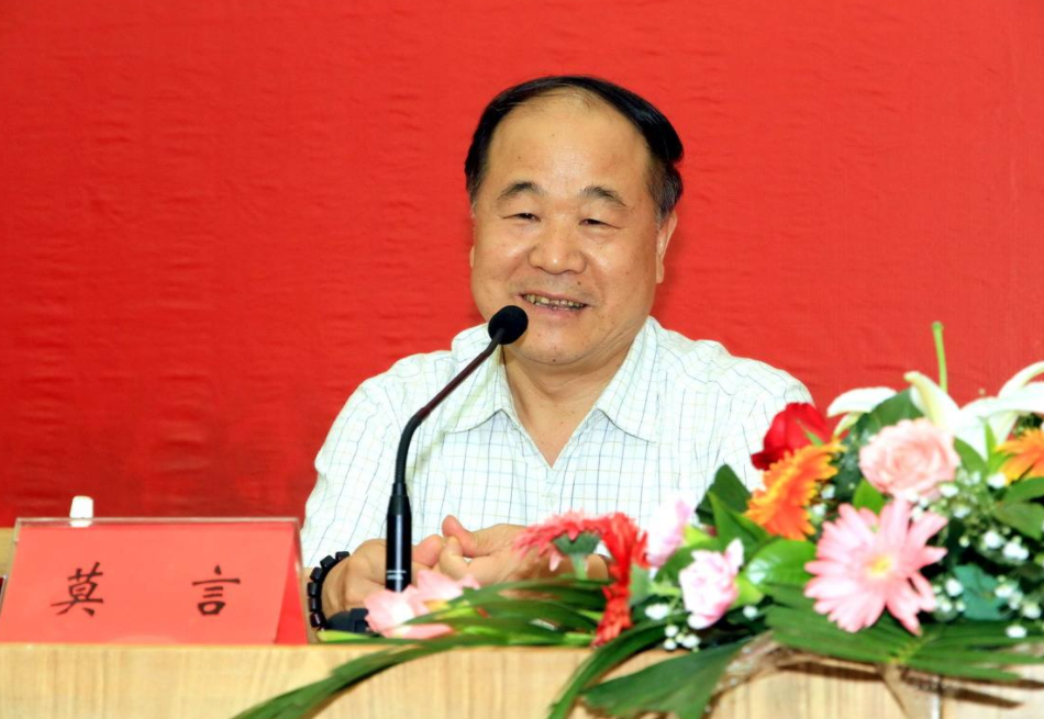 名家怎么评价《荷塘月色》？余光中：中学生水平，莫言：病态唯美
