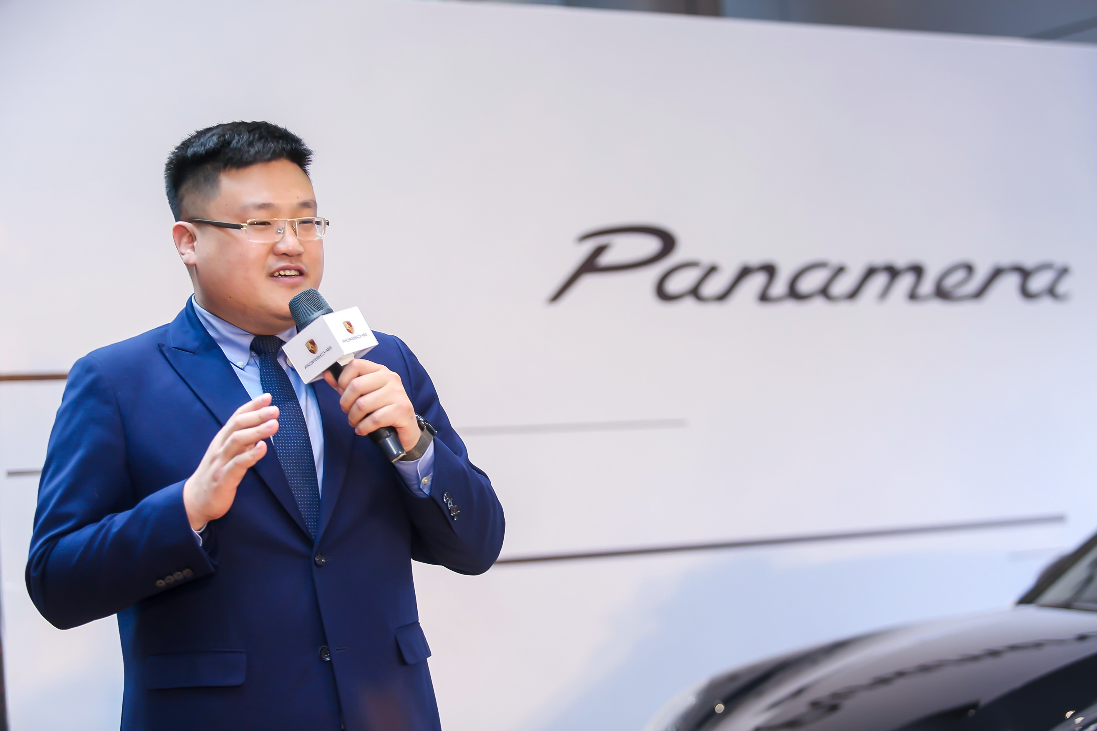 新款 Panamera 实车到店，呈现专属保时捷的速度与激情
