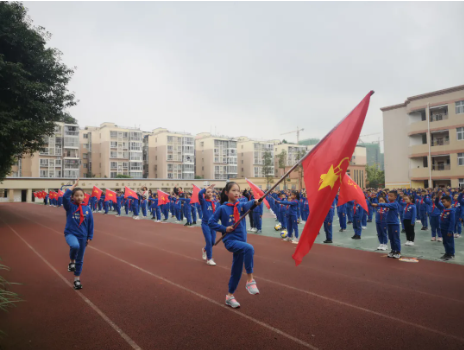 成都市各学校开展“少年先锋队建队日”系列活动