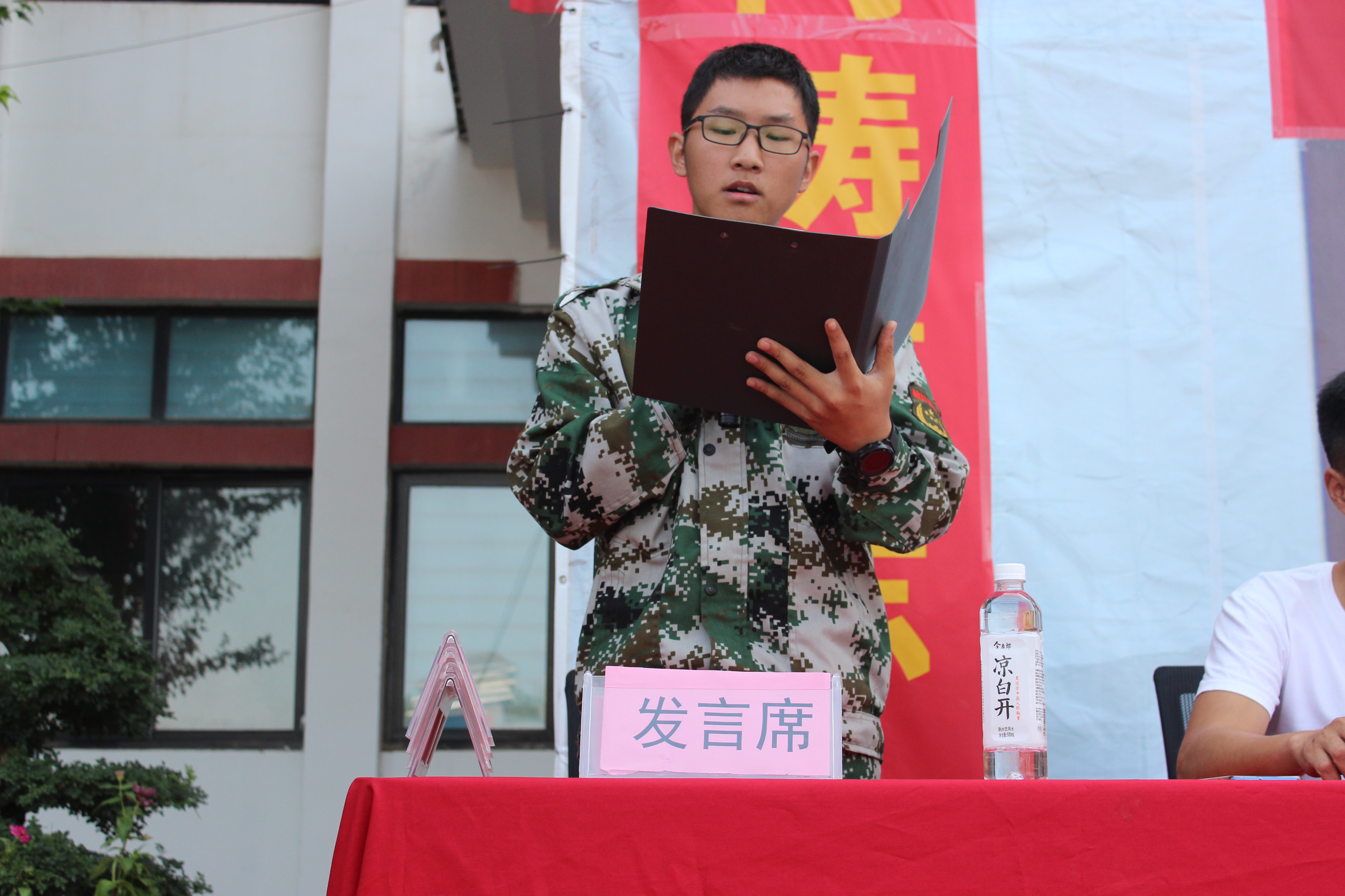 磨意志 铸品格 展新貌——邓州市翰林实验学校举行2020级高一新生军训汇演