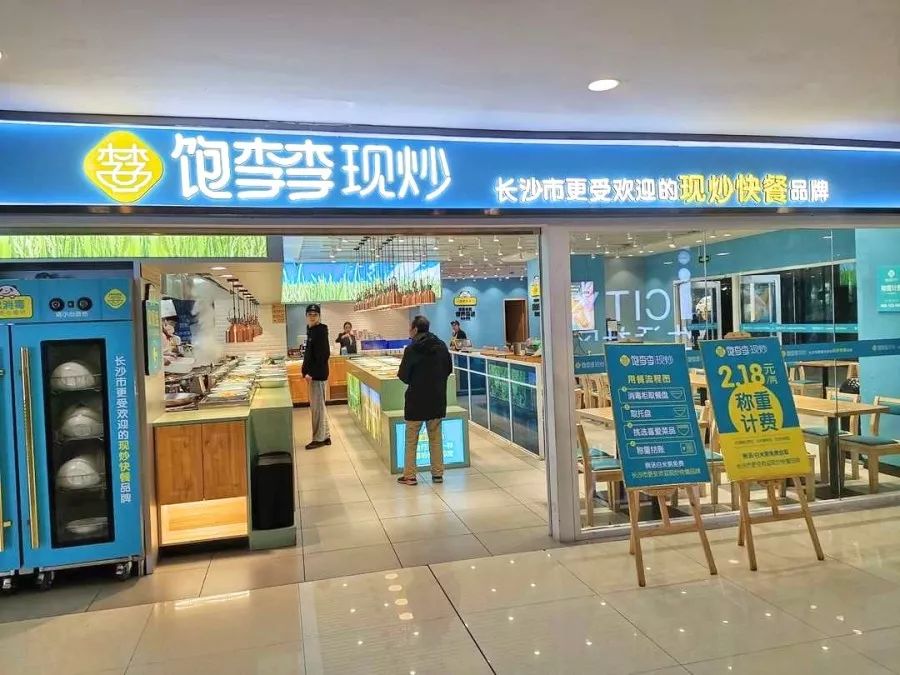 唯品会线下探店：将品牌做成地摊货，你买不买？