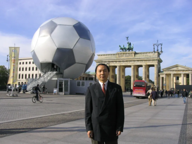 从河南农村走出，他创世界记录后放弃国外高薪、绿卡回国，致力中国“芯”发展