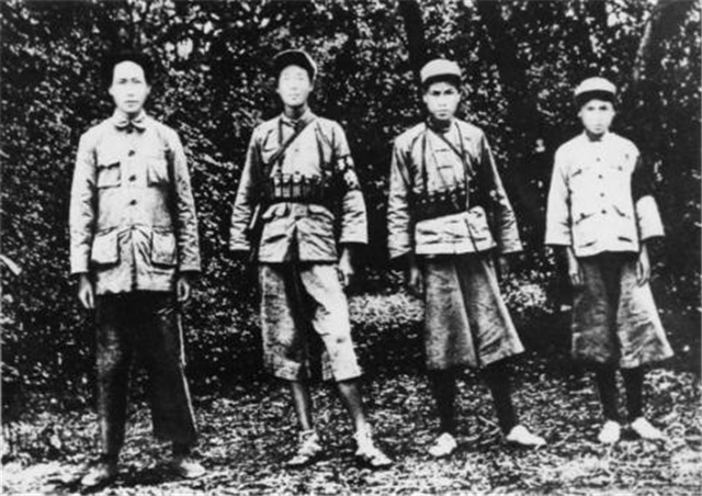 毛主席如何评价农民？76年前的中共七大上，毛泽东为农民定基调