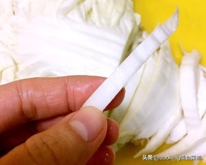 白菜粉丝的家常做法（比肉好吃的素菜菜谱介绍）