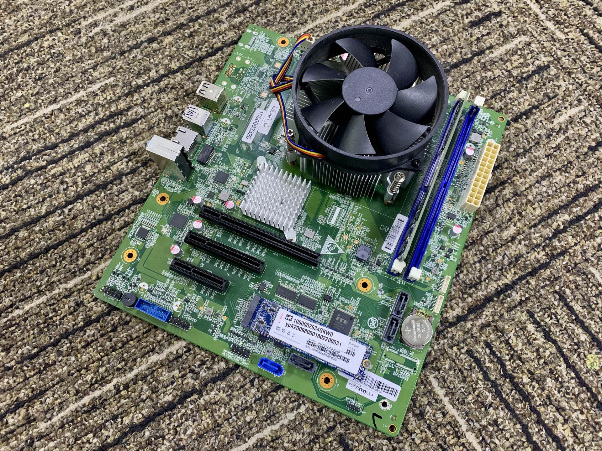 【前言】说到国产cpu,估计大家最印象深刻的要数龙芯,在2001年那个