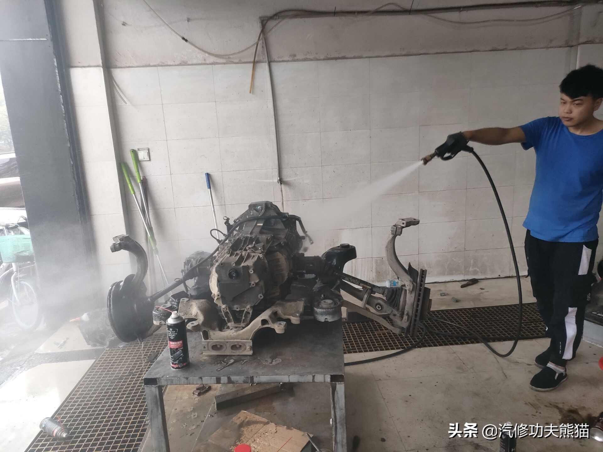 苏州车友十二年车龄奥迪A6L2.0T烧机油，对车有感情彻底整修翻新