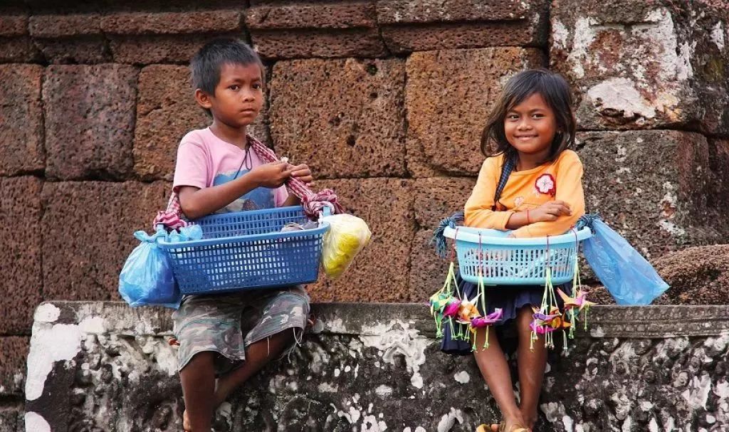 捡破烂交学费，用废品造学校？他建了一所垃圾学校，拯救无数孩子