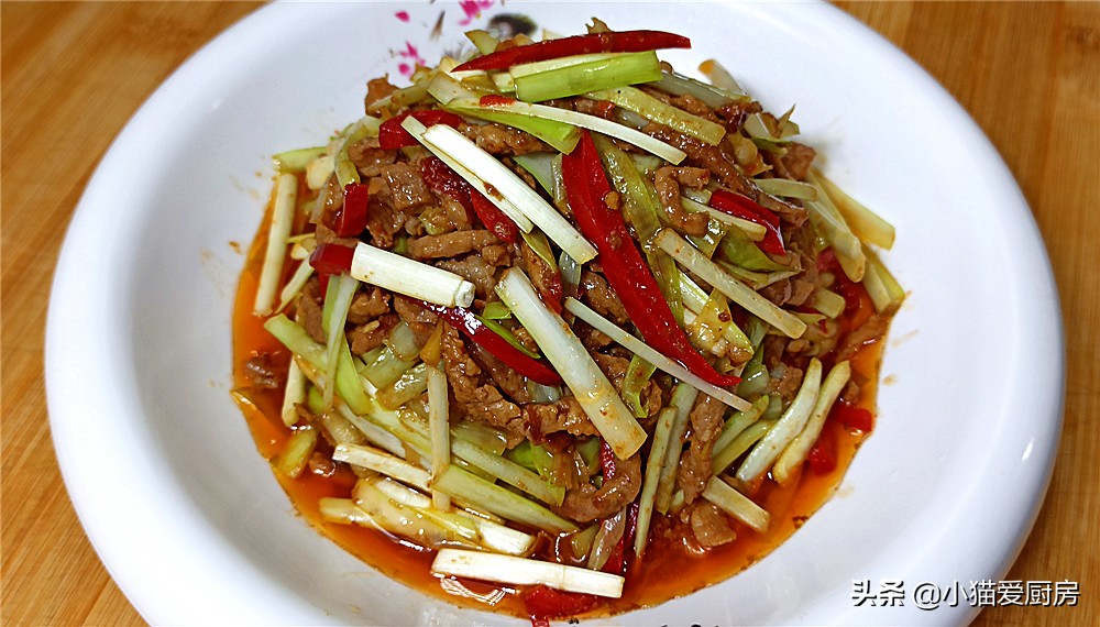 做韭黄炒肉丝时，一定多加这一步，韭黄鲜嫩脆爽不出水，味道也好