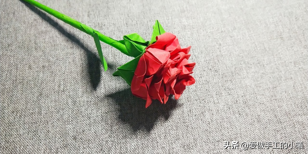 折纸玫瑰花教程：简单步骤教你手工制作美丽玫瑰