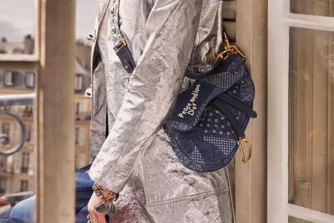 现在的 Dior 不再只有性感,它正变得“ 爆款 ”起来