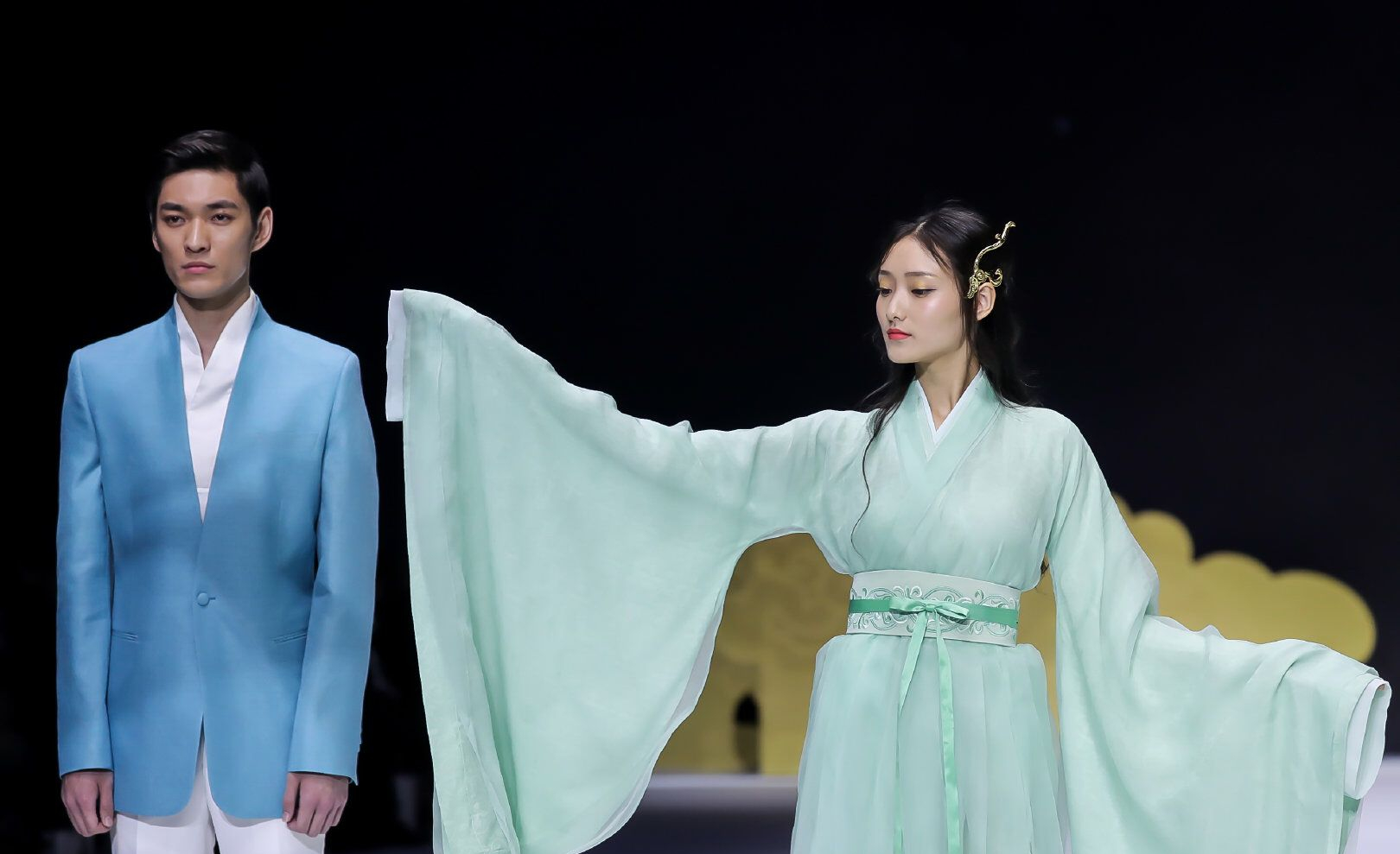 中国汉服走上国际时装周，想做汉服代理还不来看看