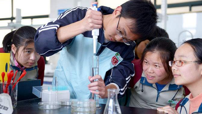 “最适合”专科生的6大专业，不仅就业前景好，薪资待遇也很高