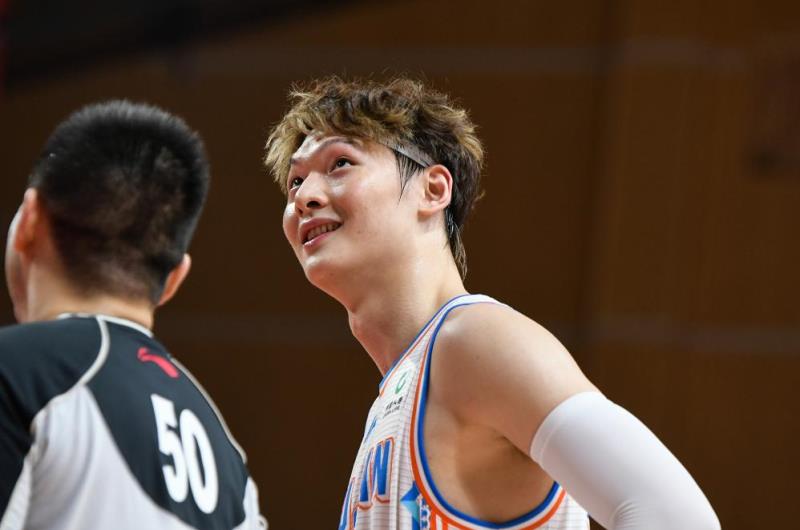 王哲林为什么没有参加cba(湖人不签约，王哲林又无缘NBA，为何CBA第一中锋打不了NBA？)