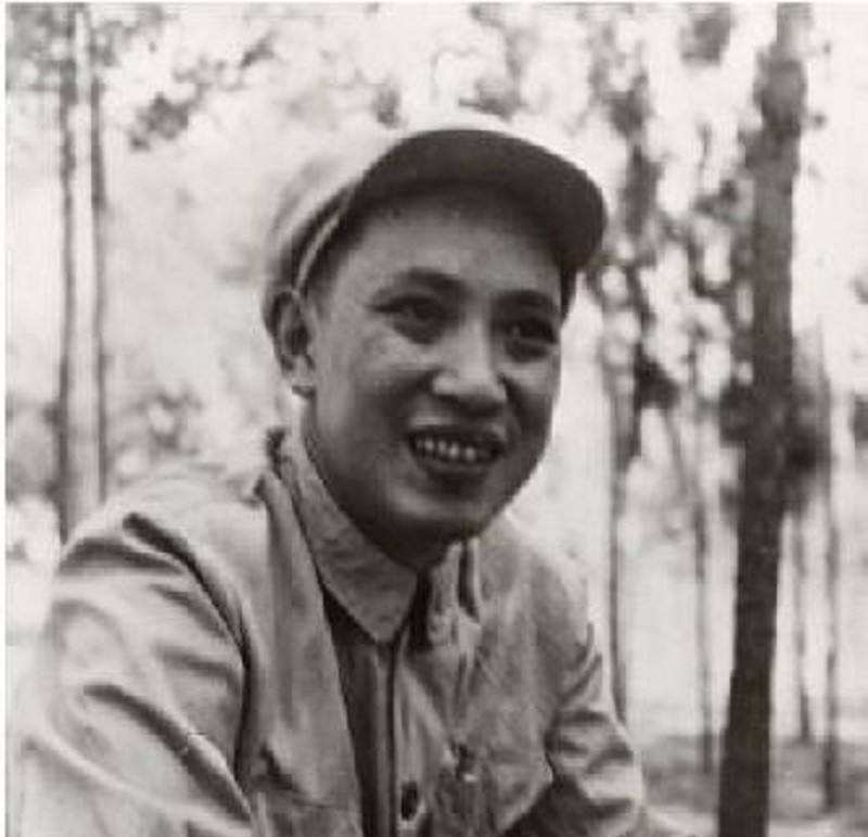 田家英陪伴毛泽东18年，44岁自杀身亡，毛泽东直言：他其实没问题