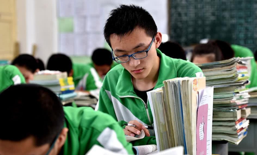 中国百强高校排名出炉，哈工大表现亮眼，清华独占鳌头