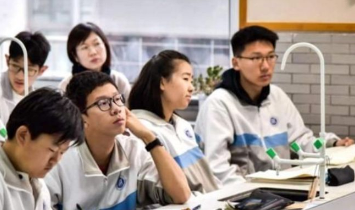 初中生“发型标准”公布，男生接受度很高，女生被新发型丑哭