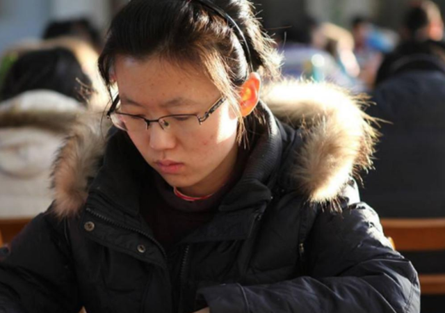 公务员笔试和面试都通过，但考生在大学期间被记处分，政审能过吗