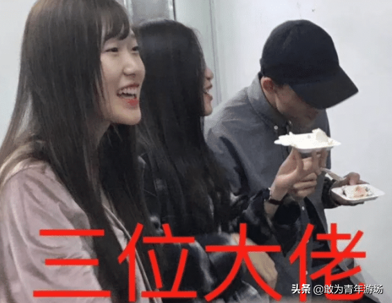 腐团儿曝光学生时代的照片，看到素颜后，网友：太真实