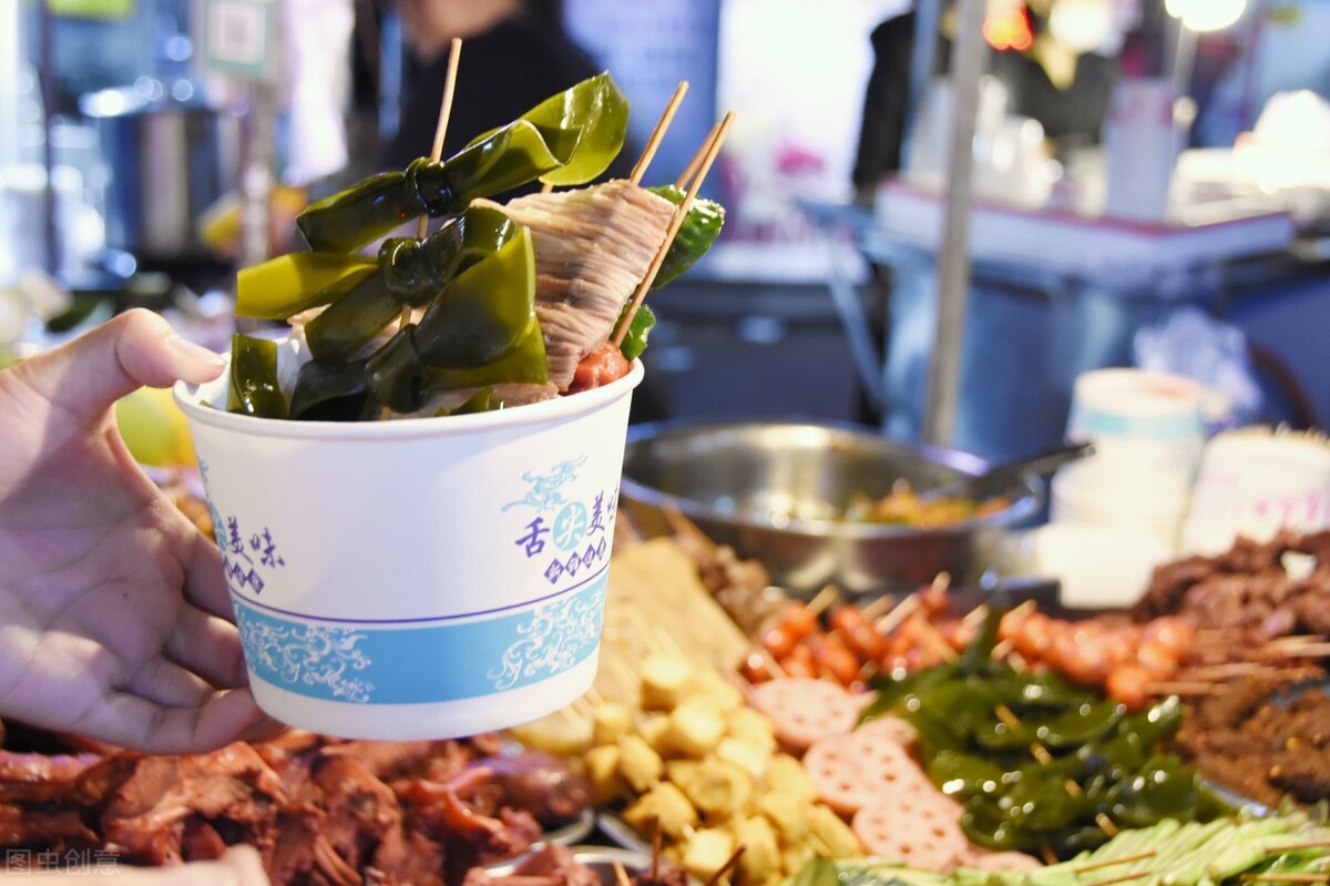 甘肃大姐卖麻辣烫，利用“返现”模式，一年狂赚80万，真牛