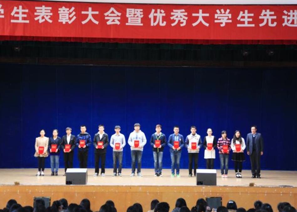 大学成绩（大学期末考试成绩多少算优秀）