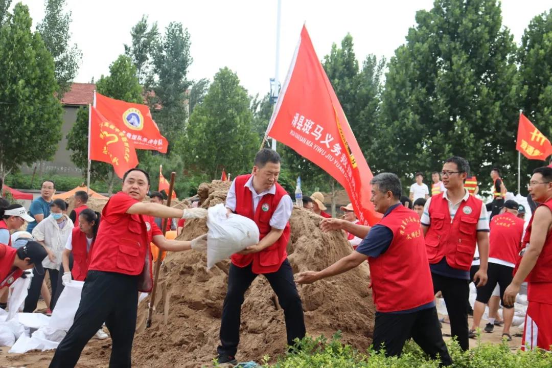 滑县六中志愿者：走下三尺讲台 奔赴防汛一线