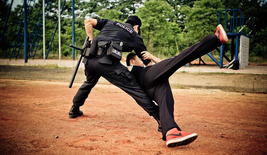 警校共分为三个档次，第一档考上就得到了铁饭碗，专科生也很吃香