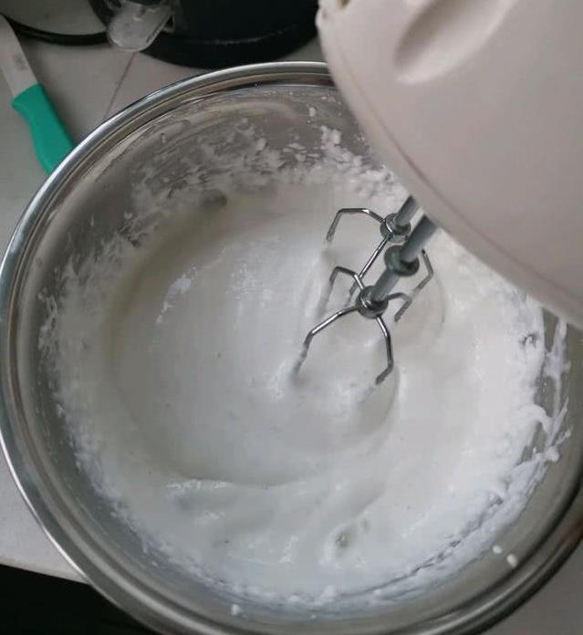 怎么制作奶油（教你五步用牛奶打成丝滑奶油）