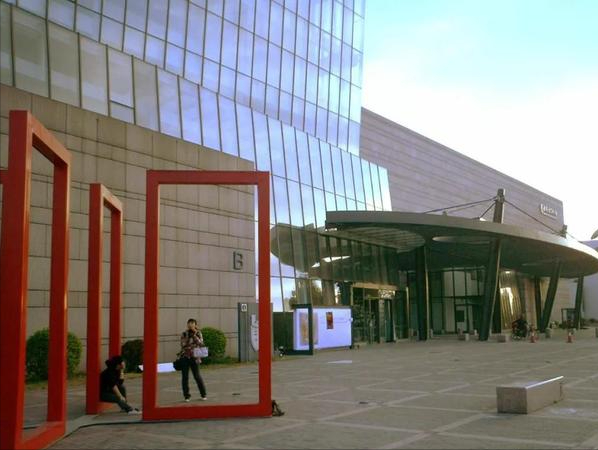 中央美术学院模特（清华大学时装全是眯眯眼）