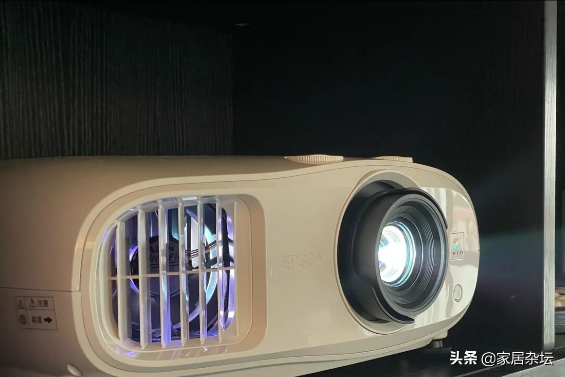 投影儀代替電視，真的可行吗？5点使用体验弄清楚再做决定