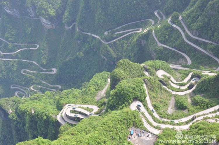 玉壶峰下松涛起，天界佛国掸尘埃！走遍千山万岭，唯天门山独有