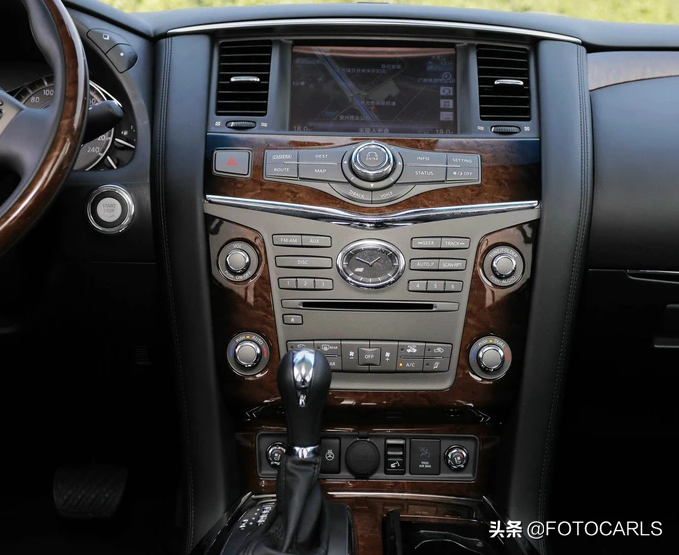 英菲尼迪QX80 5.6L V8实拍，最低售价113.8万，为啥干不过LX570？