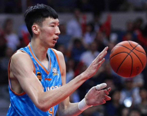 周琦为什么会落选nba(从易建联接班人到中国男篮罪人 是谁制造了周琦的悲惨人生？)