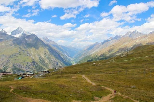 世界最难登顶的山峰，马特洪峰，三角锥造型是阿尔卑斯山的形象