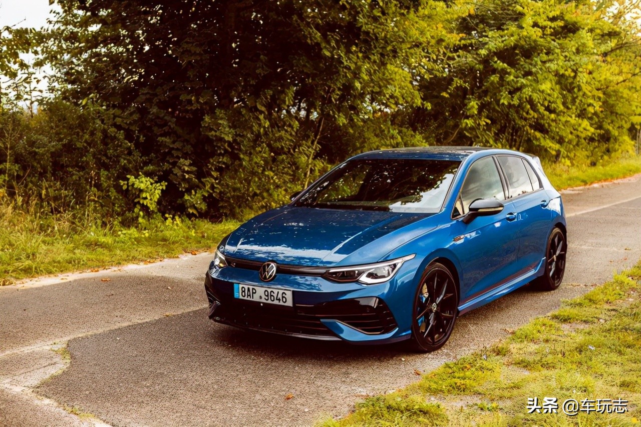 大众r(测试全新大众高尔夫r:高昂价格的强大小钢炮)